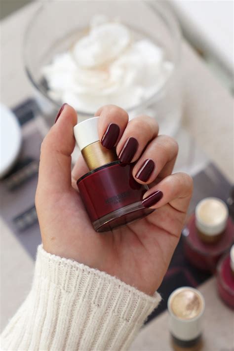 Nail polish, Rouge H 